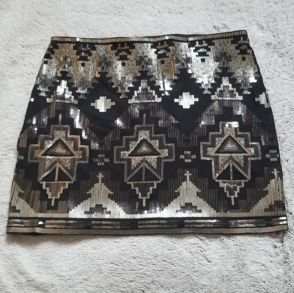 Express Dresses & Skirts - Express mini skirt sequin small petite black gold